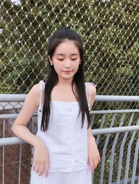 林青霞女儿长大了,如今16岁颜值高,网友都等她长大|柴蔚|林青霞|女儿