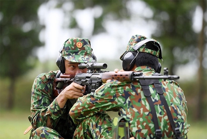 苦练,越南狙击手想在比赛中取得好成绩,但枪是苏联时期老款