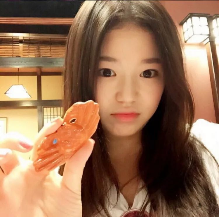 演员名叫曹惠晶,拍戏的时候她还长这样的呢.