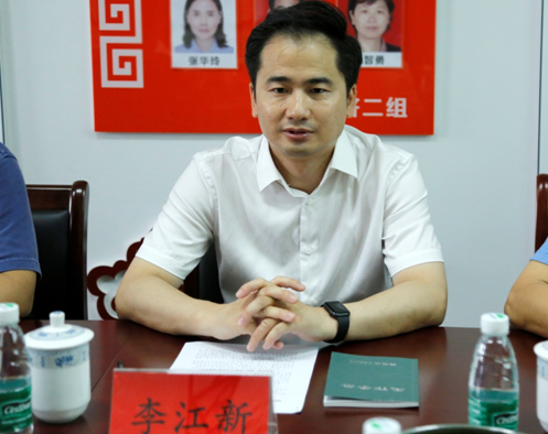 座谈会上,市,区领导对龙潭目前取得的成绩给与充分肯定,区委李江新副