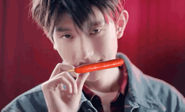 明星无实物表演大赛,陈都灵上妆,吴谨言吃面条,蔡徐坤切西瓜