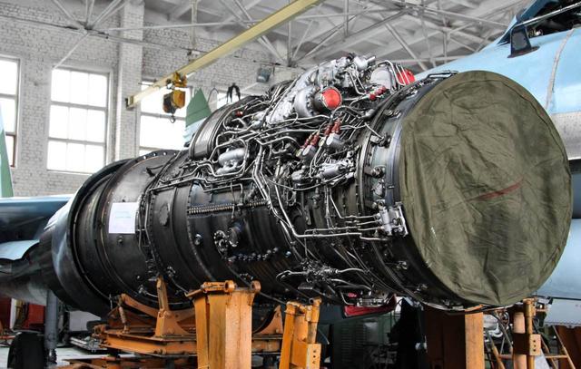 因为相比起涡喷发动机,涡扇发动机的前方风扇和外涵道提高了他的推力