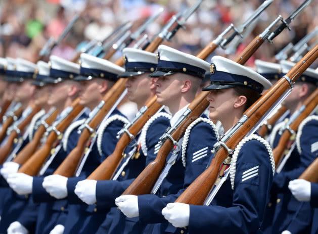 各国的礼宾枪可以发射子弹吗?