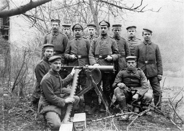 一战德国的堑壕战利器mg08水冷式重机枪