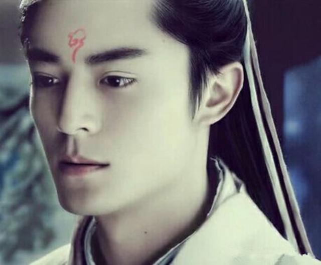 朱一龙,杨洋,李易峰,霍建华的额前花钿妆,你最服谁?