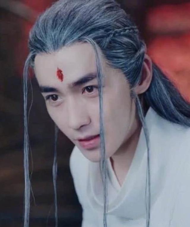 朱一龙,杨洋,李易峰,霍建华的额前花钿妆,你最服谁?