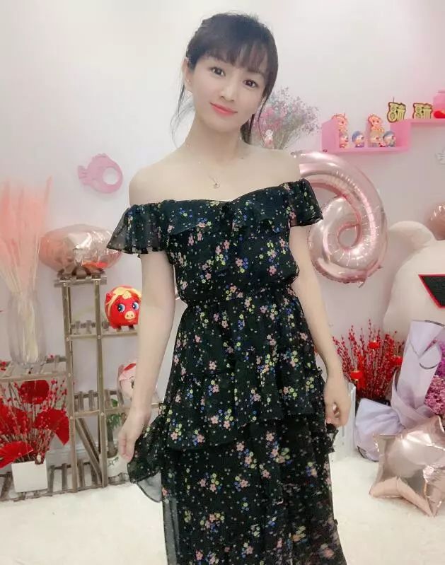 文儿获得yy夏季头条首个头条擂主 曝光自己的演唱会花费200万