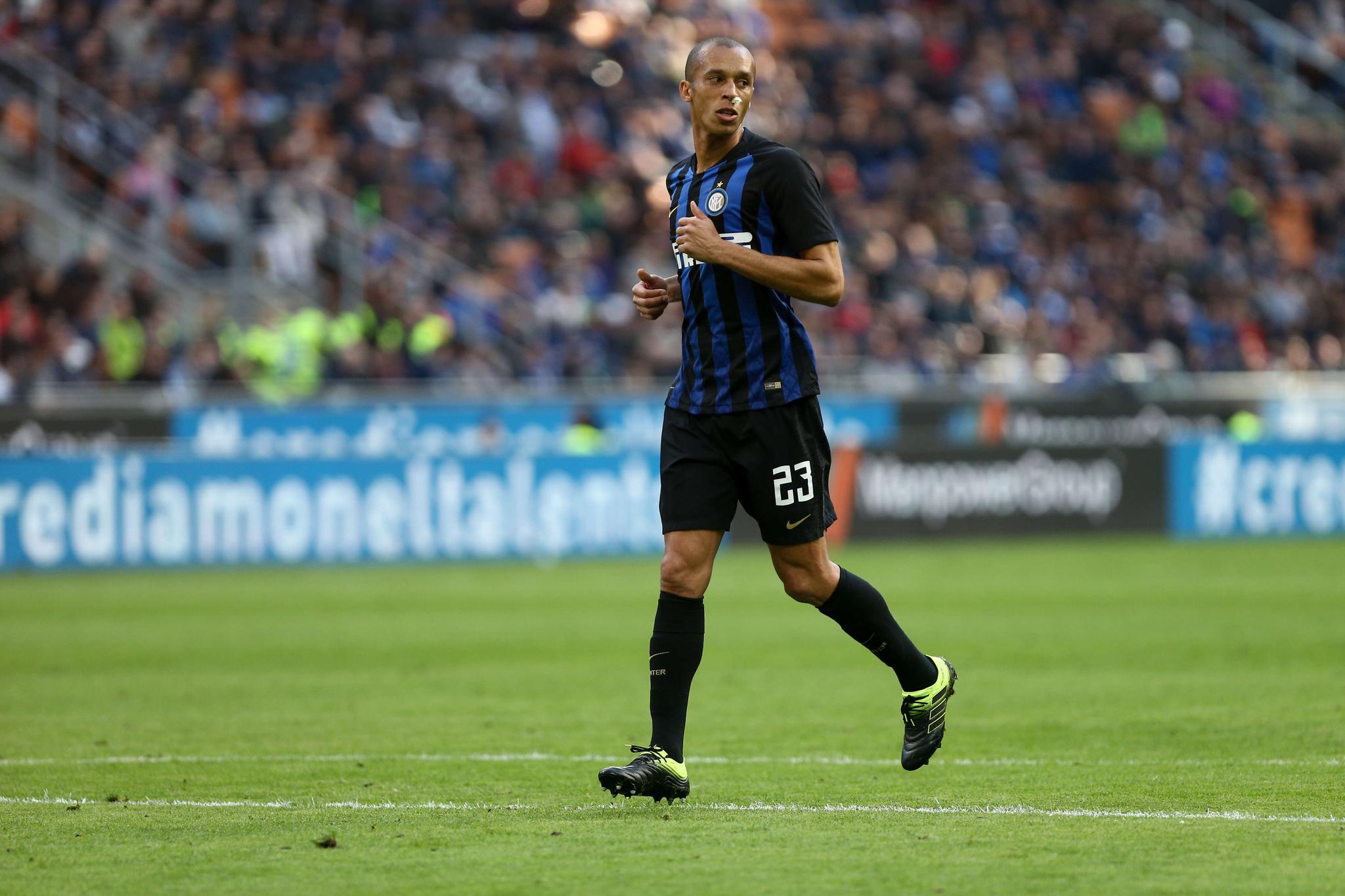 国米官宣:米兰达已于俱乐部解约,将以自由身加盟苏宁