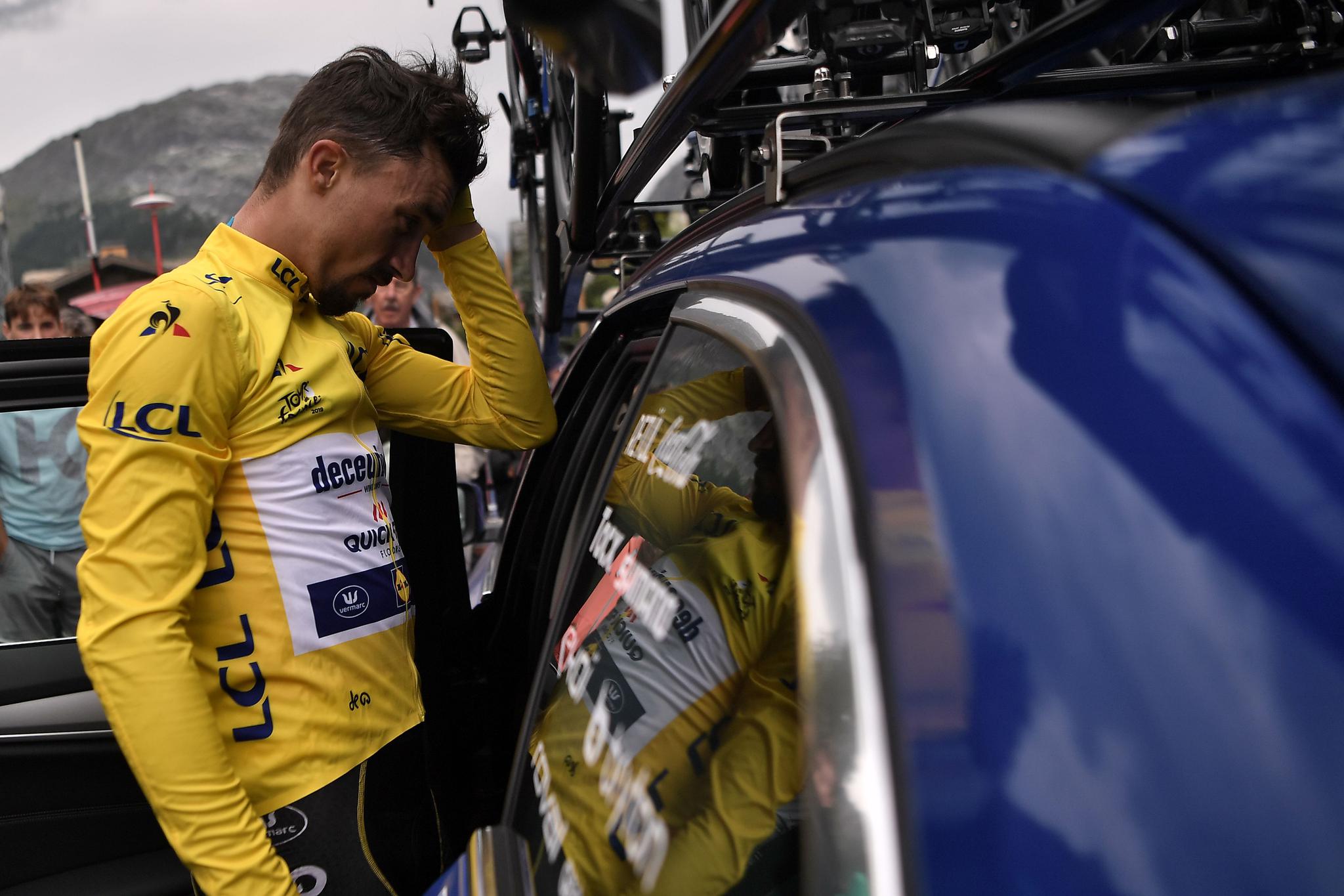 环法第19赛段因恶劣天气提前终止 贝尔纳尔夺走领骑黄衫