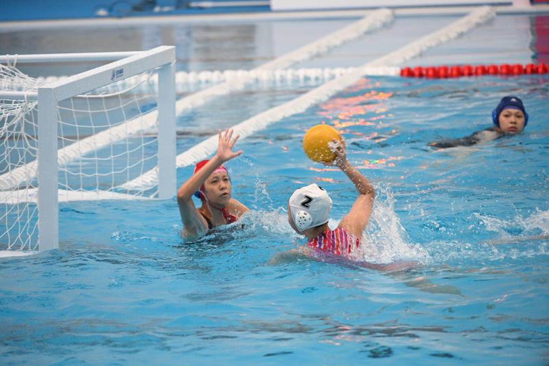 旱鸭子半年变全国亚军这群水球少女的故事太励志了