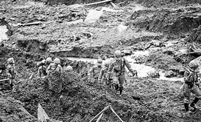 滑坡现场抢抓72小时黄金救援期