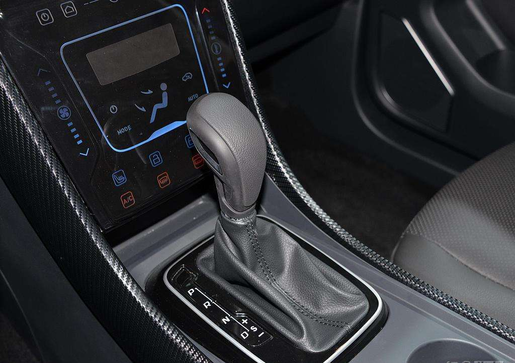 人生的第一台车,手动挡和自动挡车型该选哪个?