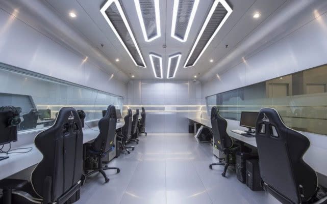 omg战队神级基地再现在这训练着实荣幸像是未来世界