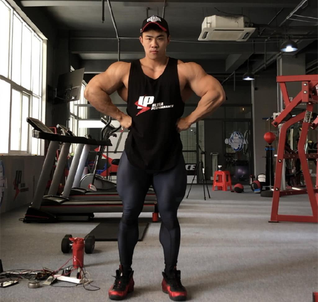 中国古典健美颜值担当,31岁的陈康肩宽腰细,肌肉不输黄哲勋