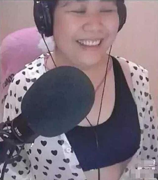 哈哈来吃瓜史上最大直播事故斗鱼主播乔碧萝殿下其实是个阿姨