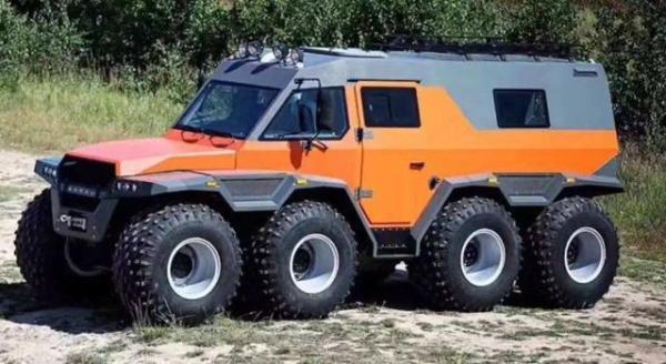 8驱10座!俄罗斯制造的"巨无霸"越野车,6米3车长造型霸气