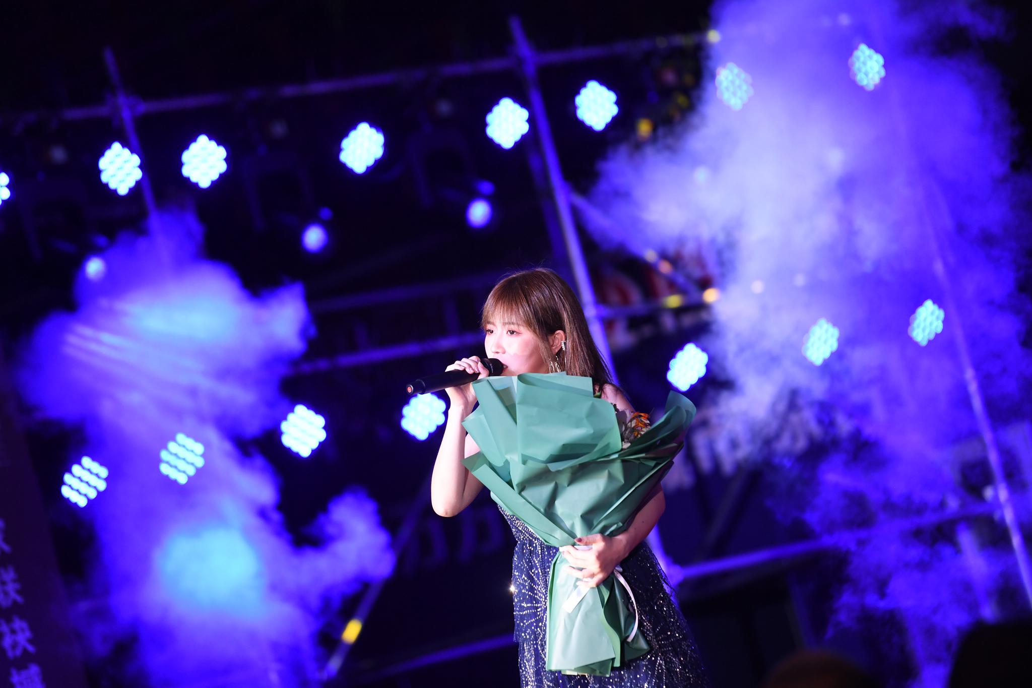 郴州鲲鹏国际商贸城卓依婷演唱会举行