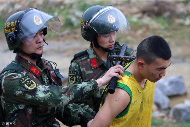 抓捕罪犯时若犯人逃出了国界军人或警察可以越界开枪吗