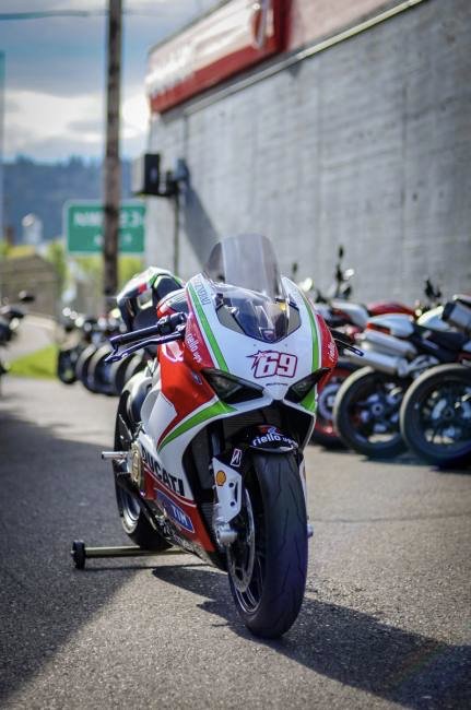 几年肯塔基小子尼克海顿,特别版杜卡迪panigale v4