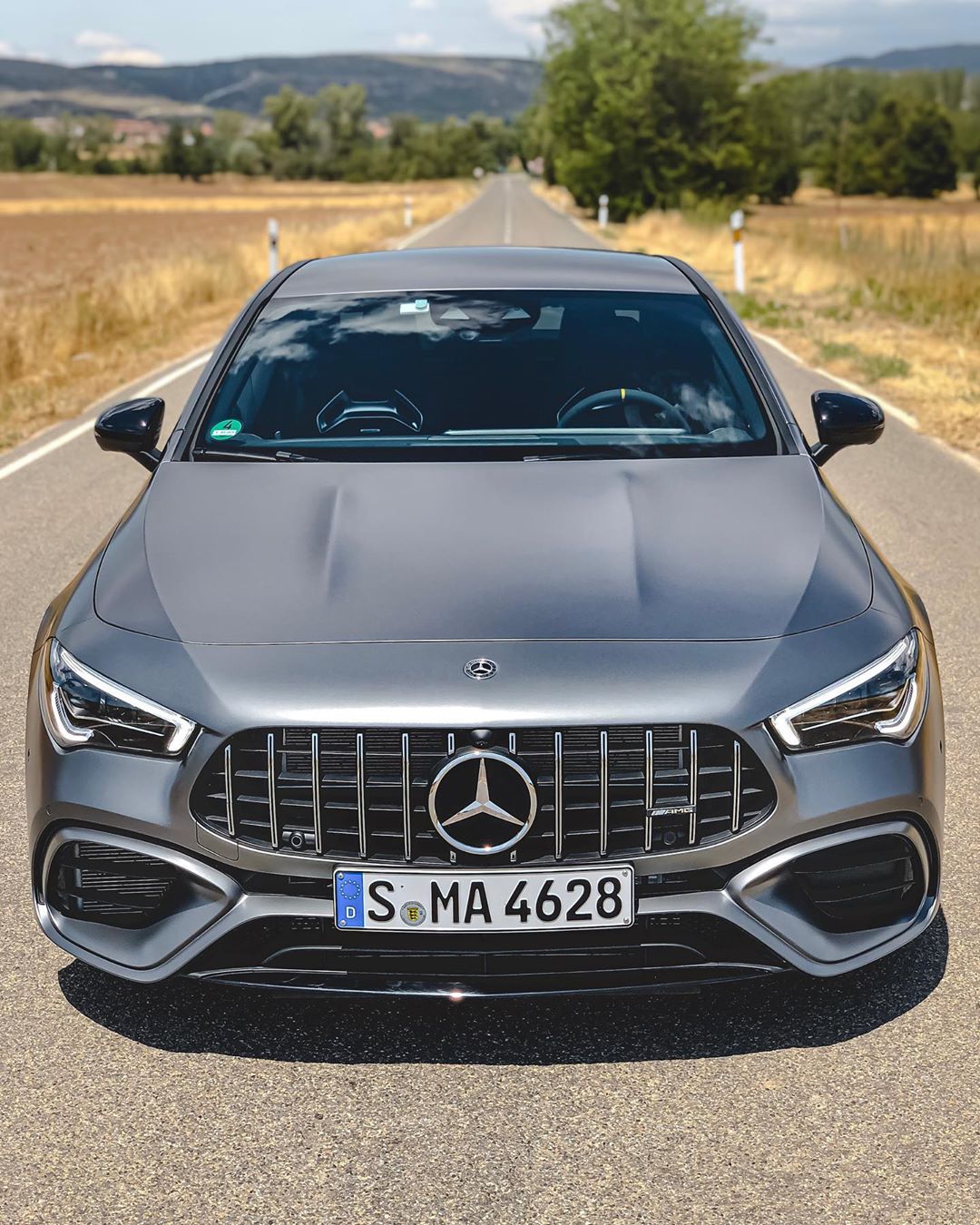 全新梅赛德斯amgcla45s三厢版海外实车街拍