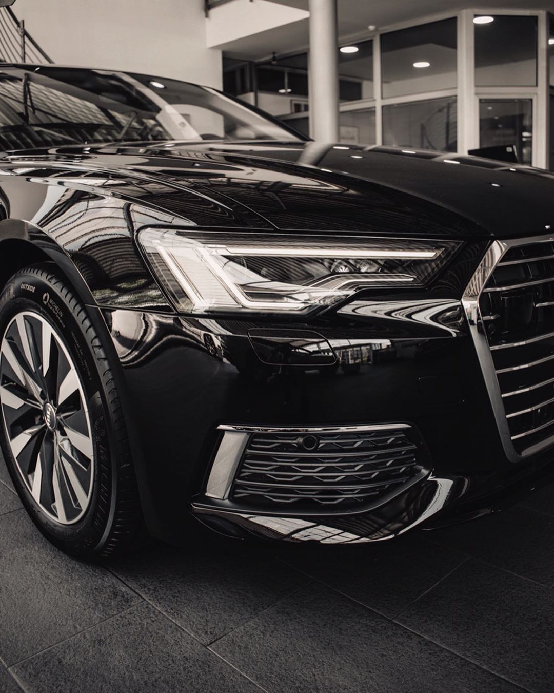 大气的设计黑色的奥迪a6海外实车