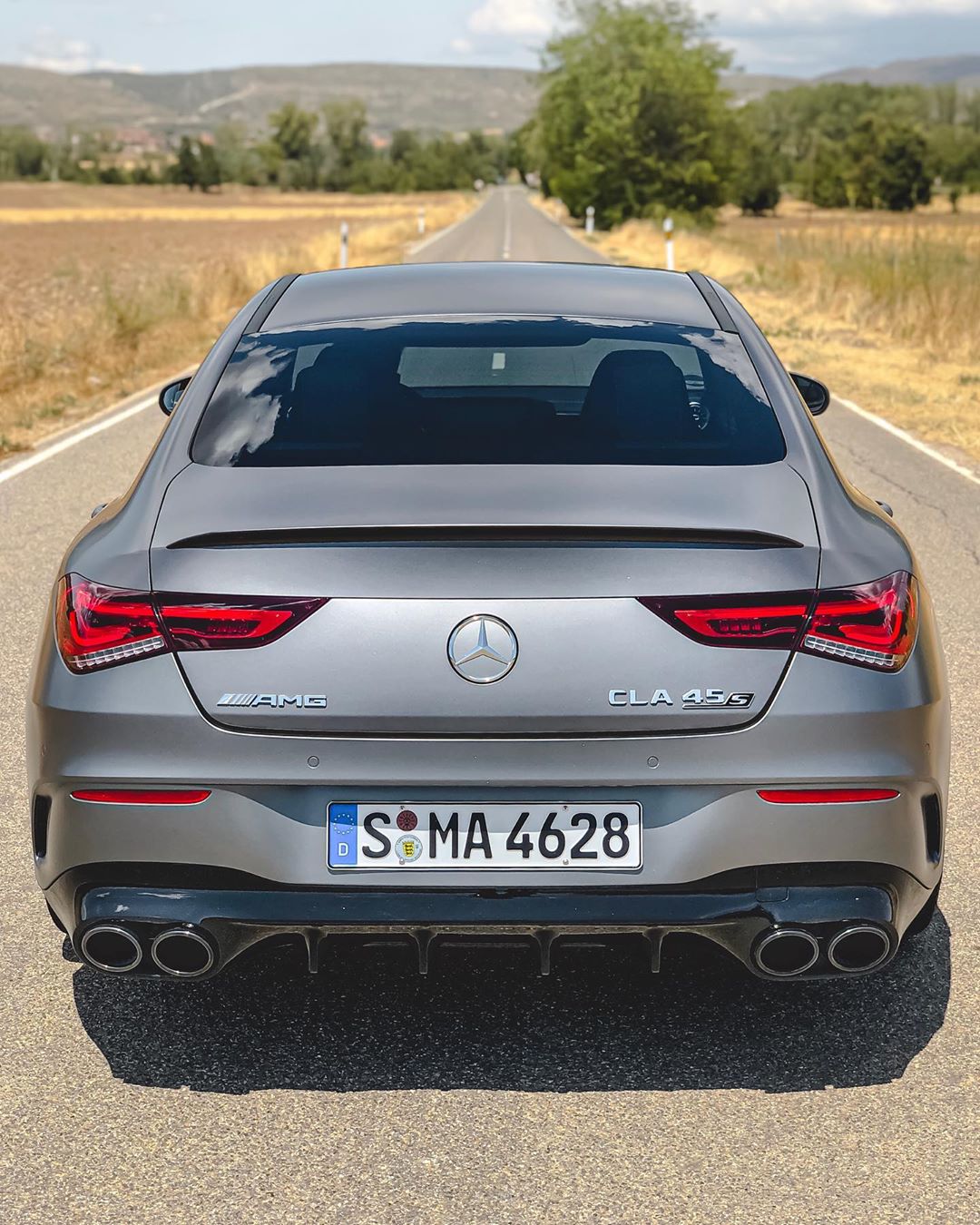 全新梅赛德斯amgcla45s三厢版海外实车街拍