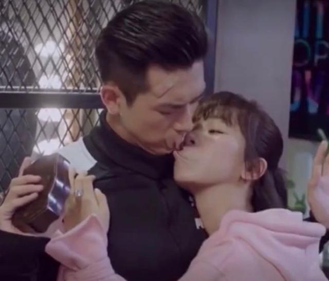 感受下"粉丝式强吻",杨紫和李现的嘴被拉成这个样子,太上头了