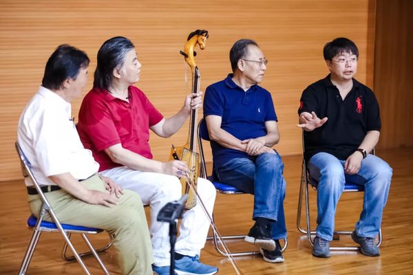 内蒙古音乐地理手记上肚子那么大不勒住根本唱不了