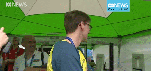 霍顿终于开口了!气氛有些尴尬