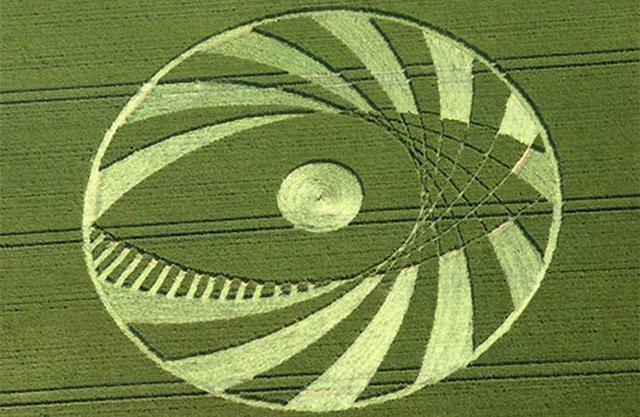 有人在卫星地图发现沙漠中有手掌印,是谁留下的?