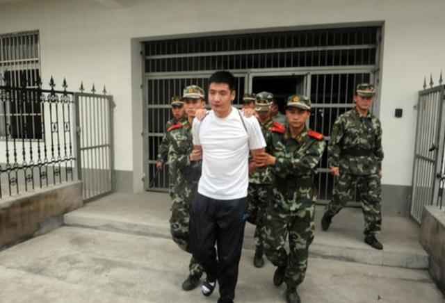 为何罪犯被执行死刑时旁边还有救护车在场呢为何要这样做呢