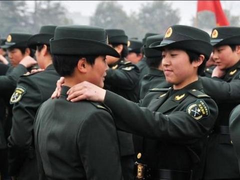 从“列兵”晋升到“一级军士长”需要多久?|军士长|列兵|军衔_新浪新闻