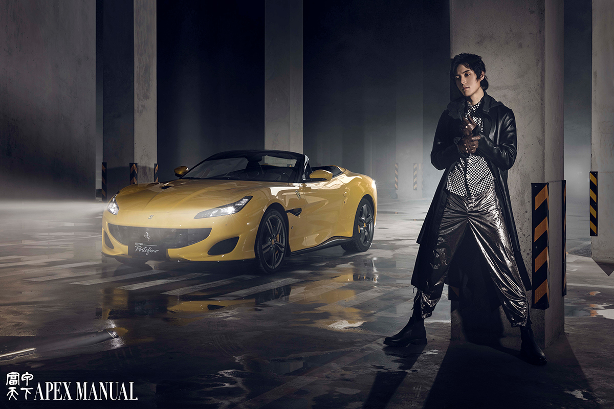 张超杂志大片曝光 金属感前卫造型展现工业风硬朗型格