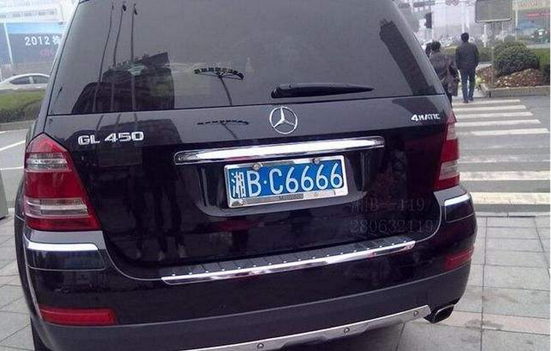 街头现大众捷达,这车牌太狠了,交警:自己发的号,含泪放行-新浪汽车