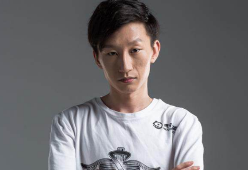 也不负众望,lpl赛场上单杀五次gogoing震惊电竞圈,然后就没有然后了.