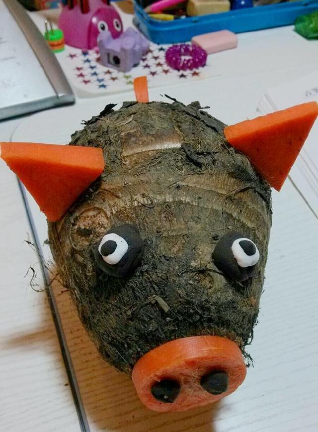 幼儿园要求用蔬果做动物,家长真使出浑身解数,"芋头萝卜猪"