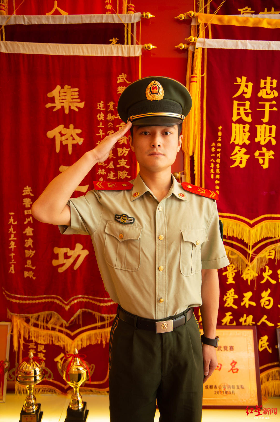 1991年10月出生,2008年12月入伍,原成都市武警消防支队中队长助理