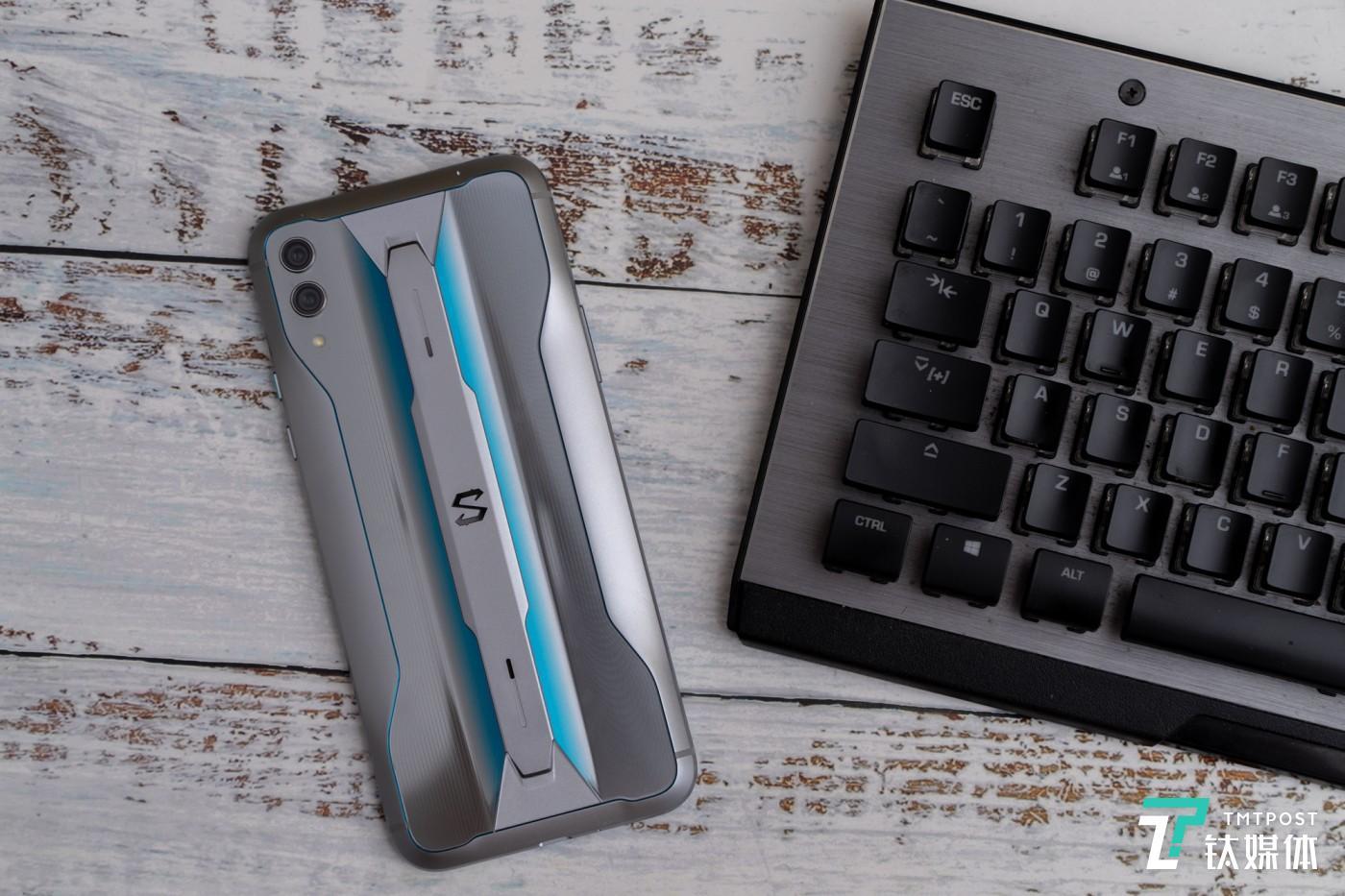 骁龙855plus秀肌肉黑鲨2pro游戏手机首发评测钛极客