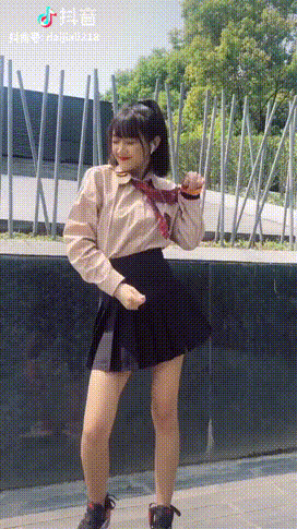 「代古拉k」,96年的小姐姐,在抖音上掀起了一股跳裙摆舞的浪潮,以单纯