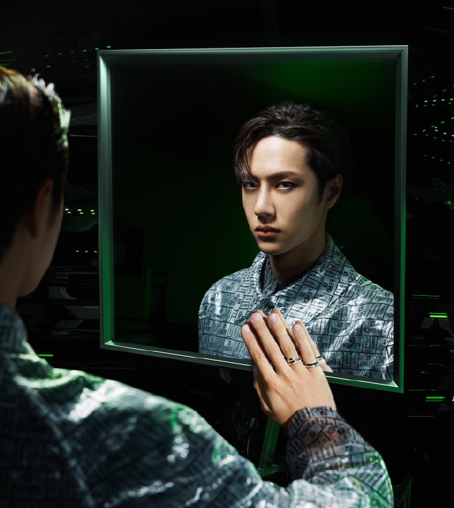 王一博最新黑科技杂志大片曝光玩转激光镜面表现力十足