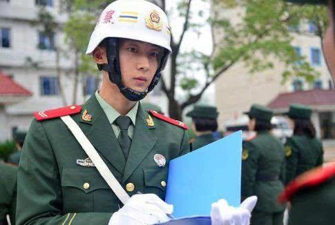 为什么每年退伍时纠察兵都要提前走