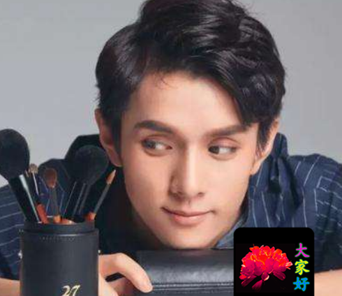 李佳琦学历曝光,"口红一哥"果然不是吹的,毕业院校令人羡慕!