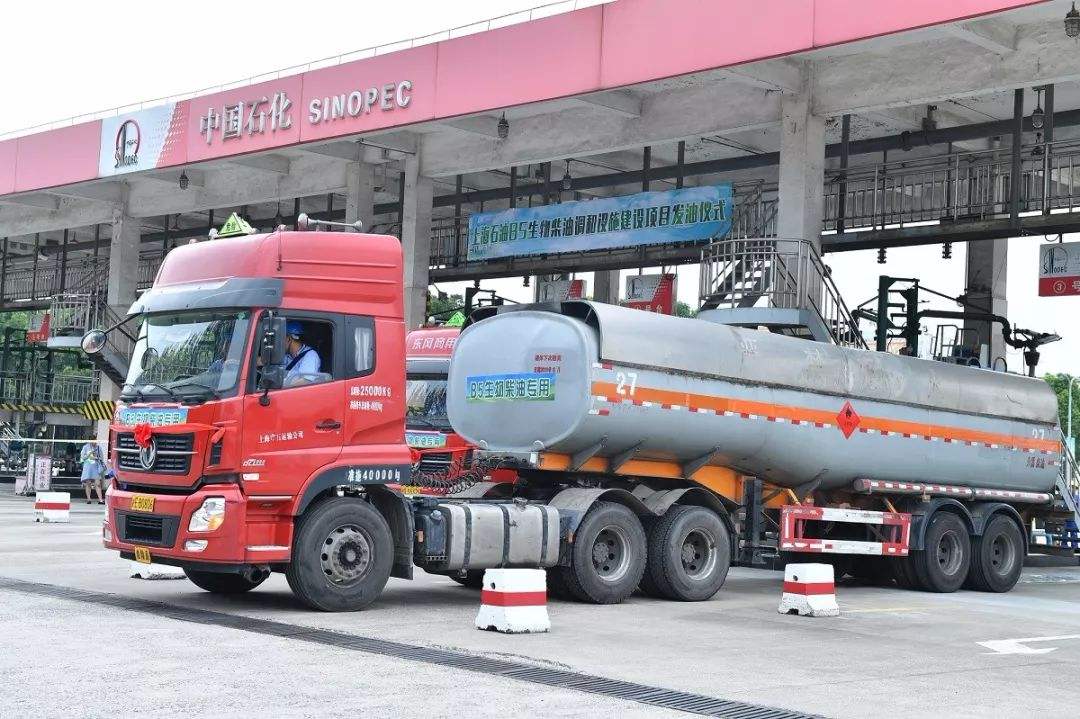 油罐车卸油时不要加油?