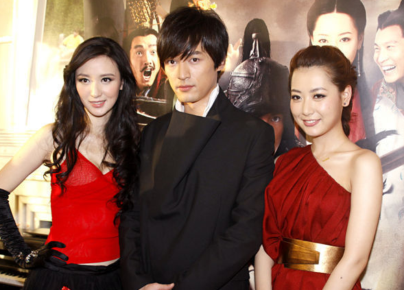 胡歌白冰直言两人第一次见面很尴尬胡歌坦言都不敢看白冰