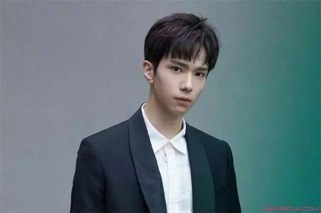 《亲爱的》男神西装秀,小米撞脸张若昀,grunt似换脸!