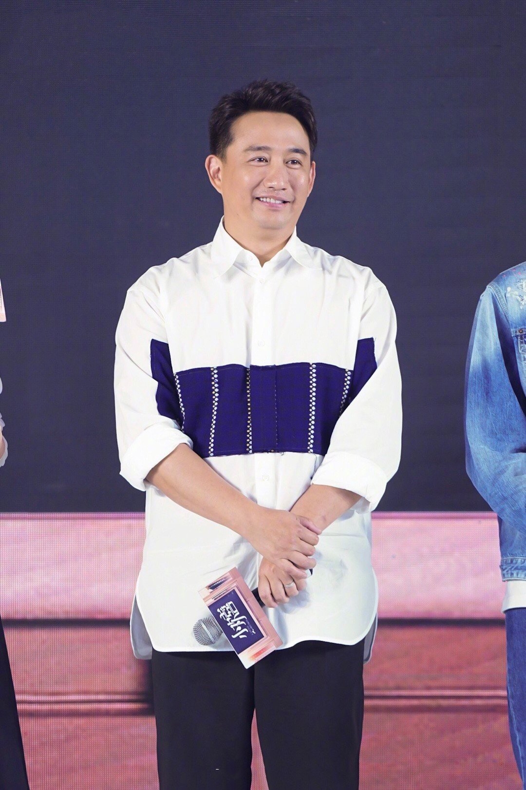 年龄不算大,但是因为是易胖体质,一直在和体重作斗争的沙溢,看起来并