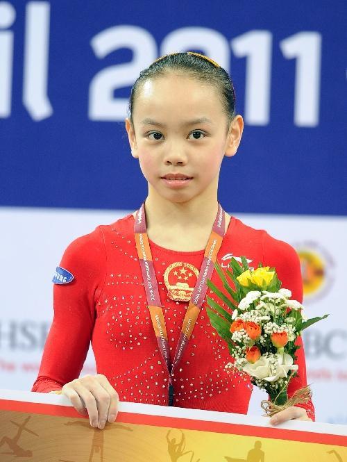 如今谭思欣已经23岁,经常在社交平台上大秀身材