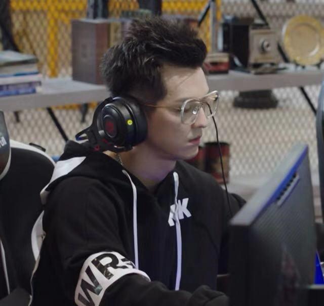 亲爱的热爱的不画眼线的grunt剧外换款发型帅的认不出