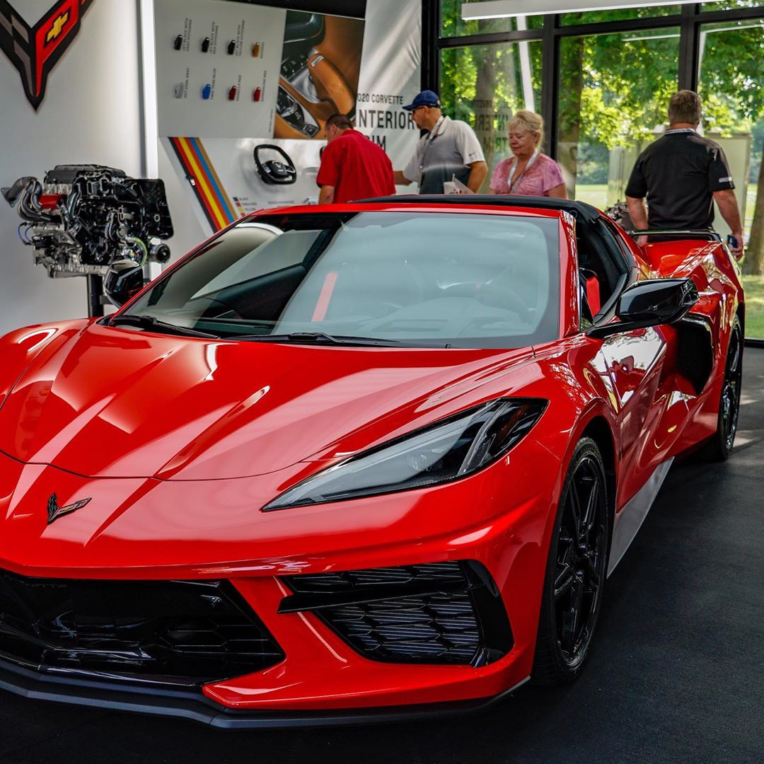 红色的很运动 全新科尔维特c8海外实车