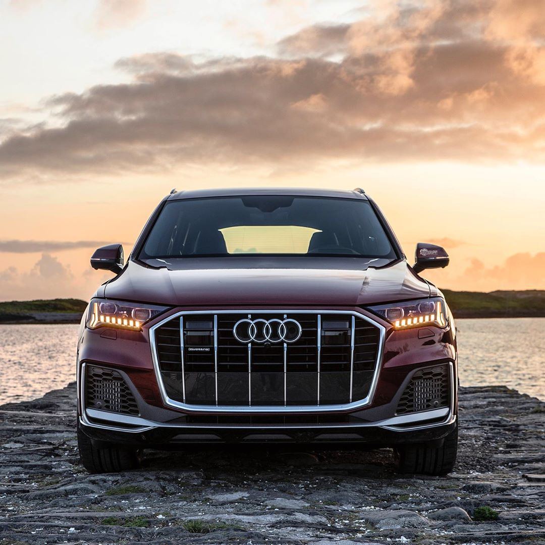 外观的设计更加漂亮 新款奥迪q7海外实车